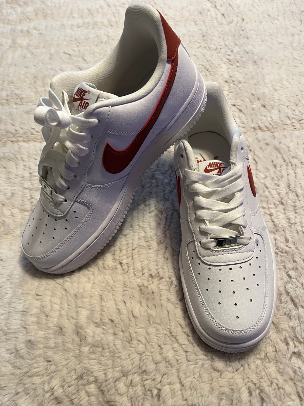 Nike Men's Low-Top Sneakers in White with Red Swoosh